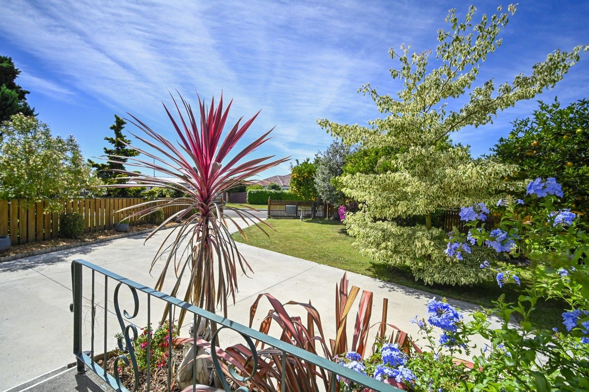 711 Maitland Crescent, Mayfair, Hastings - Carousel 2