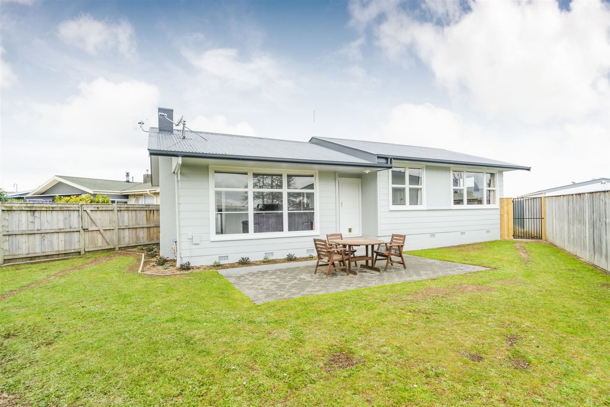 77 Apollo Parade, Milson, Palmerston North - Carousel 16