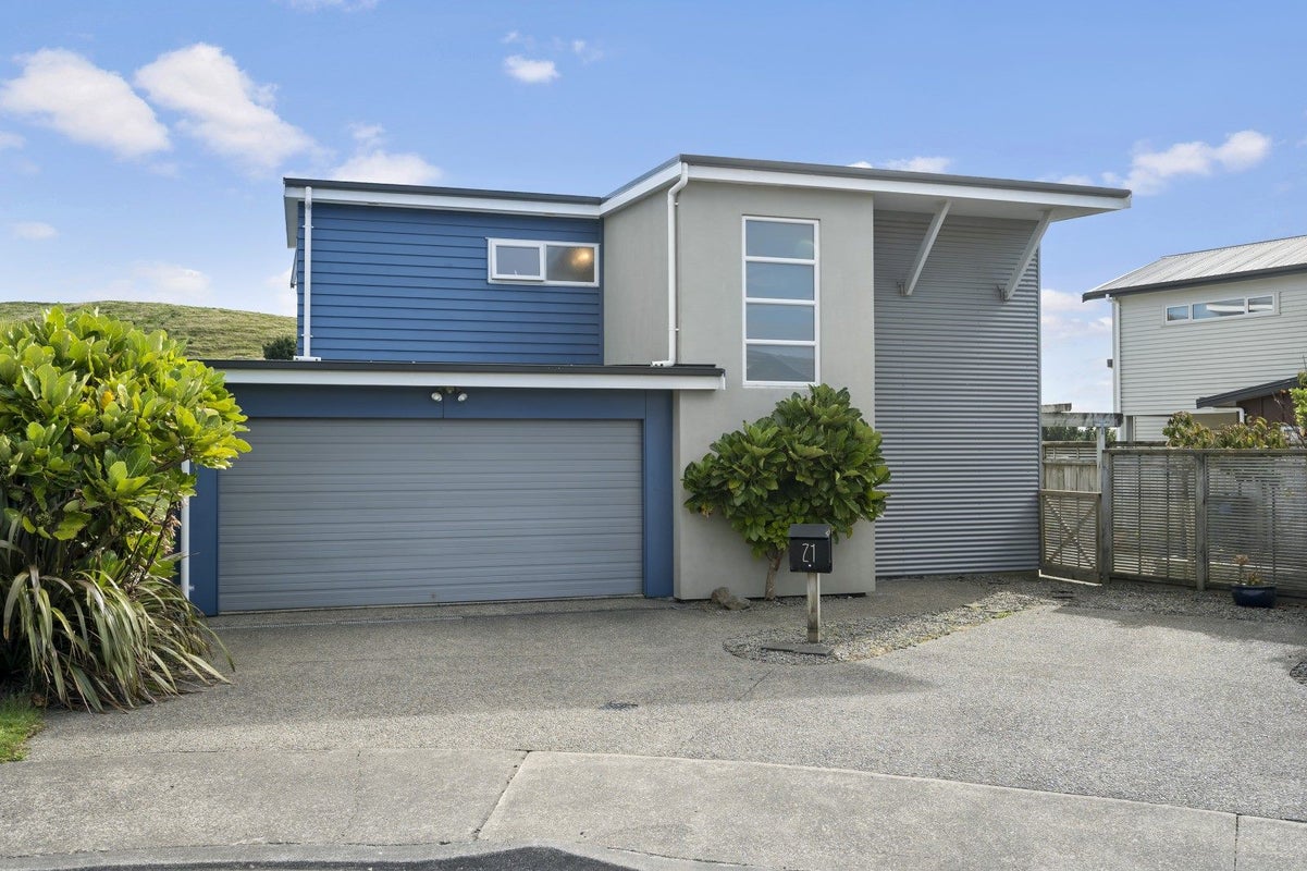 21 Nether Green Crescent, Johnsonville, Wellington - Carousel 1