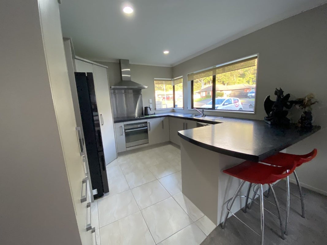 13 Aragon Grove, Kingsley Heights, Upper Hutt - Carousel 2
