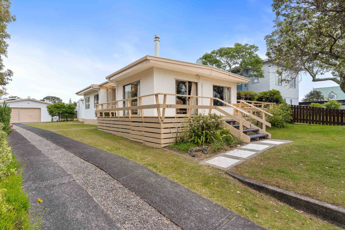 419 Linton Crescent, Whangamatā - Carousel 1