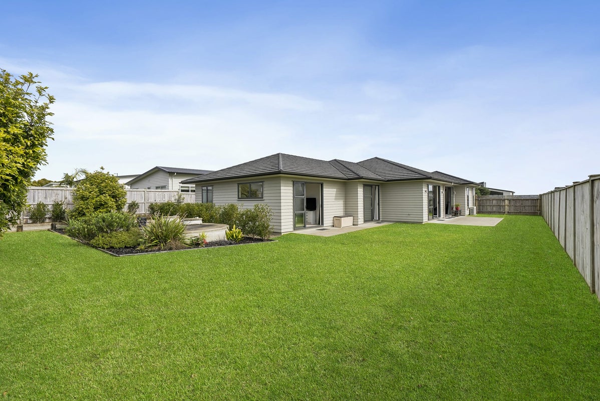 9 Mahutonga Avenue, Beachlands, Auckland - Carousel 2