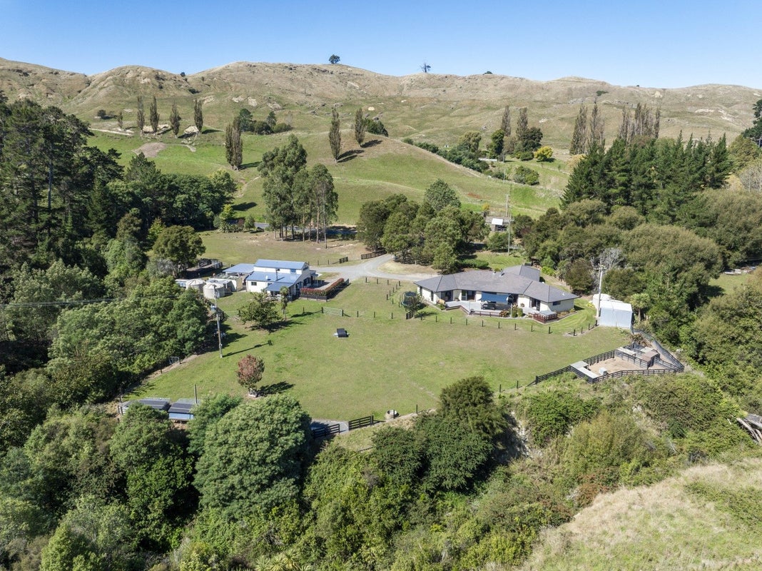 1324 Glengarry Road, Puketapu, Napier - Carousel 1