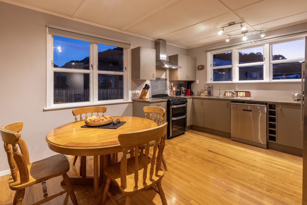 4 Brazier Grove, Paraparaumu - Carousel 2