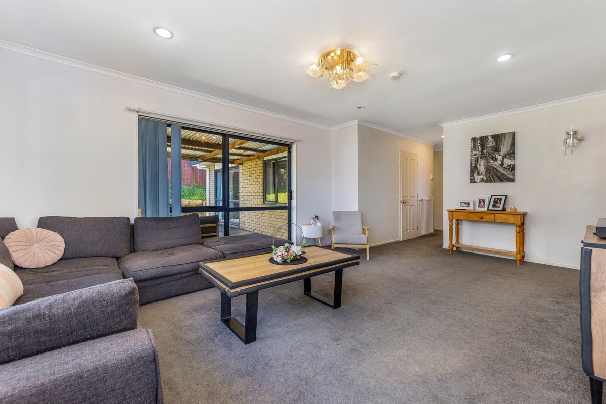 70 Robert Ross Place, Clendon Park, Auckland - Carousel 2
