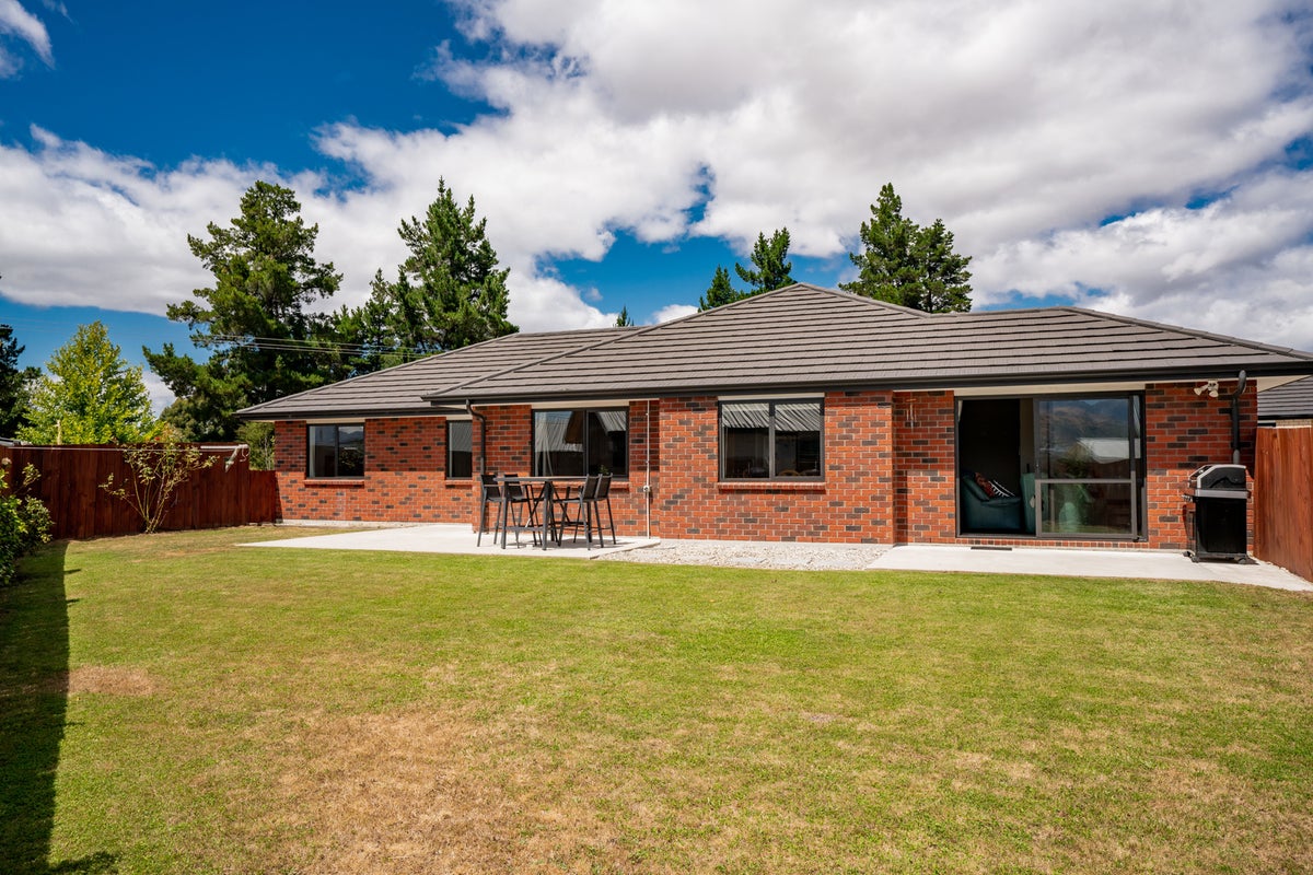 37 Finch Street, Albert Town, Wanaka - Carousel 1