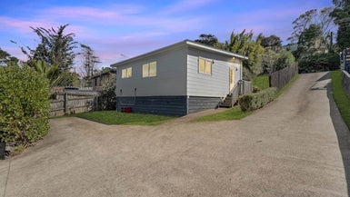 20A Shetland Street, Glen Eden, Auckland - Carousel 1