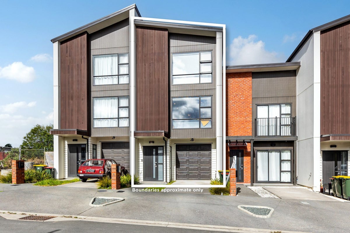 47 Mahalo Avenue, Wiri, Auckland - Carousel 1