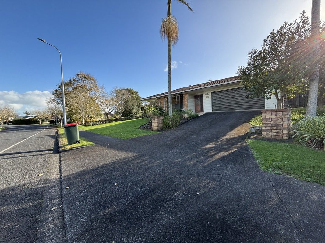 33 Carnoustie Drive, Wattle Downs, Auckland - Carousel 1