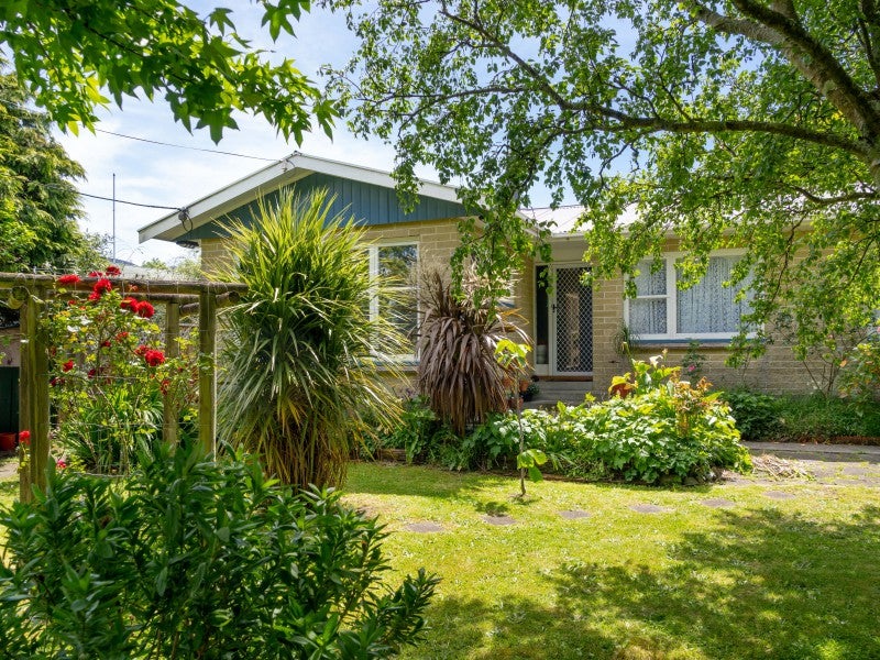 25 William Benton Street, Featherston - Carousel 2