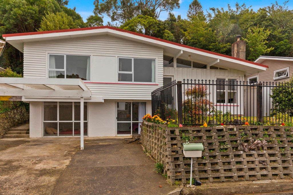 24 Holborn Drive, Stokes Valley, Lower Hutt - Carousel 1