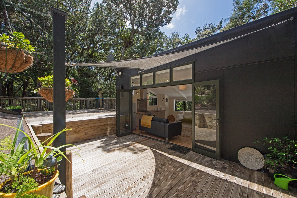 18 Beresford Avenue, Surfdale, Waiheke Island - Carousel 1