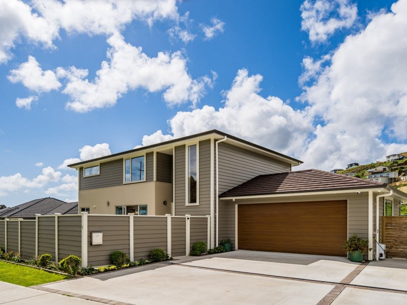 6 Banks Boulevard, Whitby, Porirua - Carousel 1