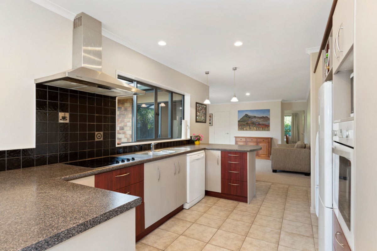 16 Athfield Drive, Bethlehem, Tauranga - Carousel 2