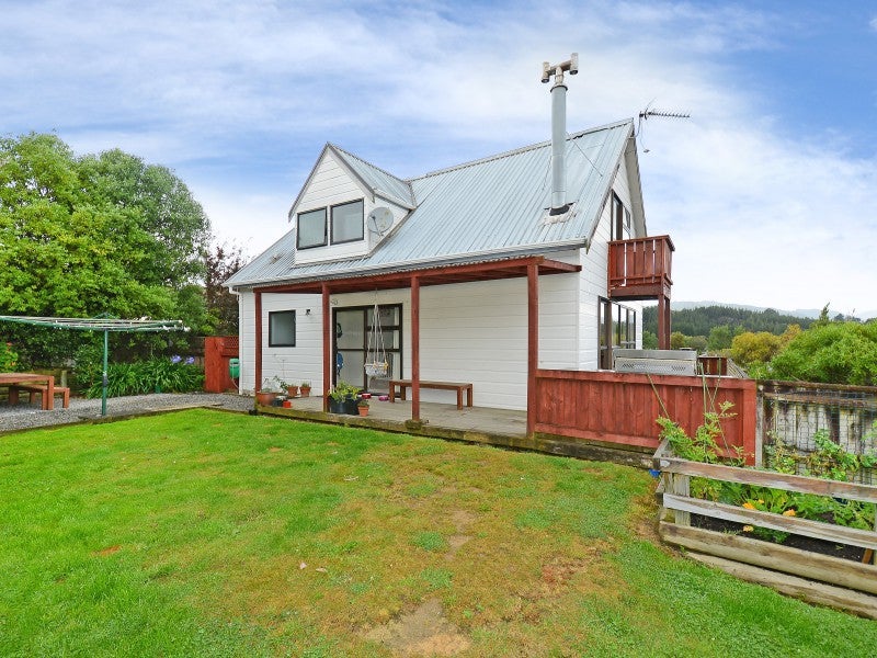38 Blueberry Grove, Timberlea, Upper Hutt - Carousel 2