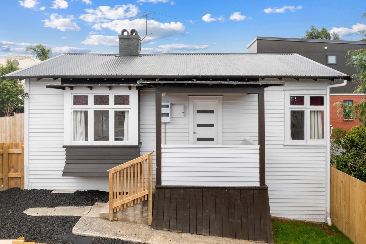 2/72 Alfriston Road, Manurewa East, Auckland - Carousel 1
