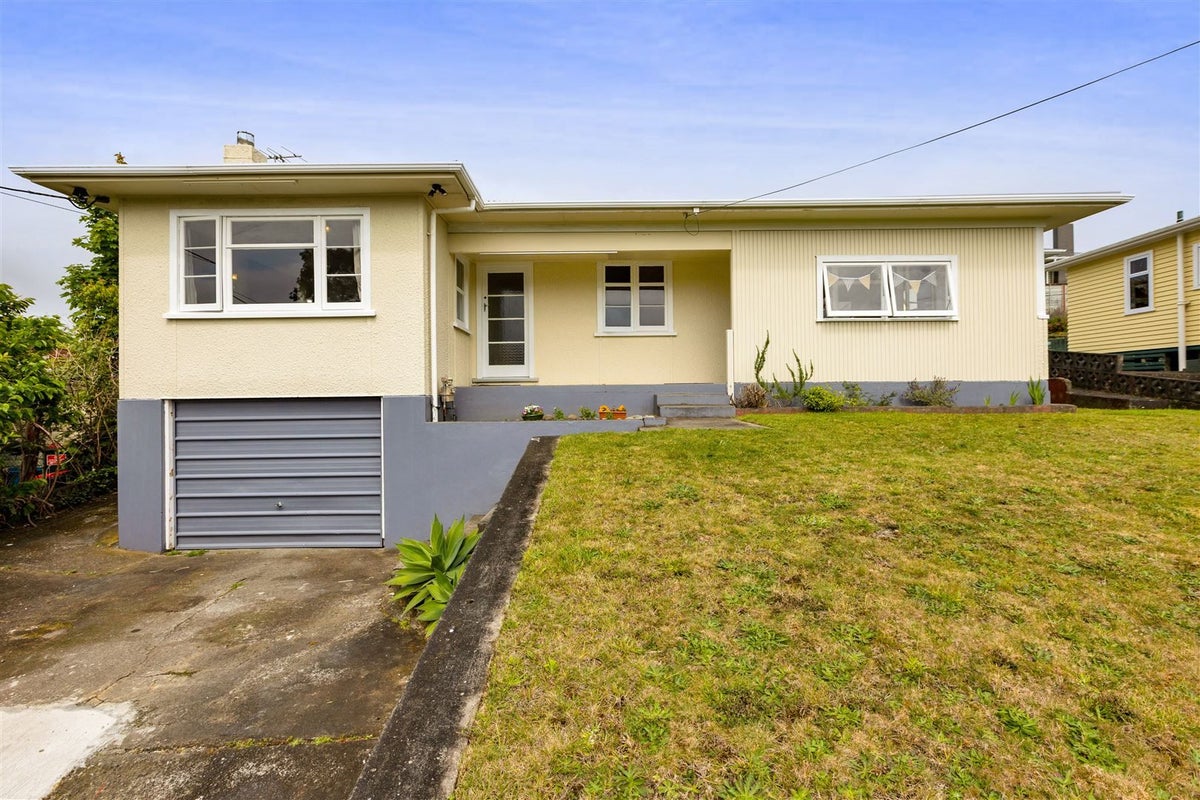 6 Pembroke Street, Westown, New Plymouth - Carousel 1