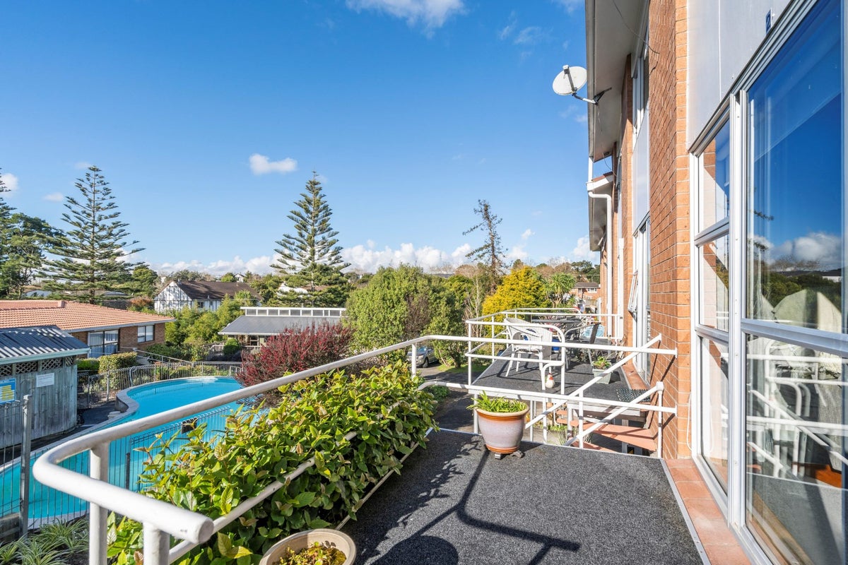 2/16 Willerton Avenue, New Lynn, Auckland - Carousel 1