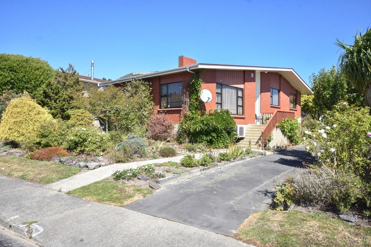 20 Kinmont Crescent, Kinmont Park, Mosgiel - Carousel 1
