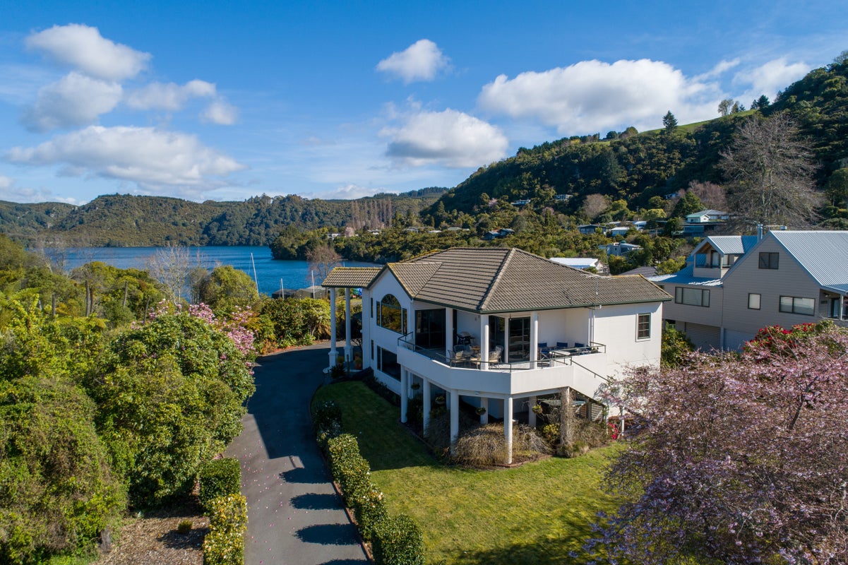 3 Rangiuru Bay Road, Lake Tarawera, Rotorua - Carousel 2