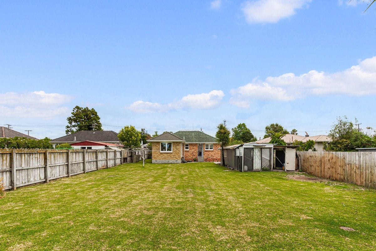16 Ward Crescent, Te Atatu Peninsula, Auckland - Carousel 2