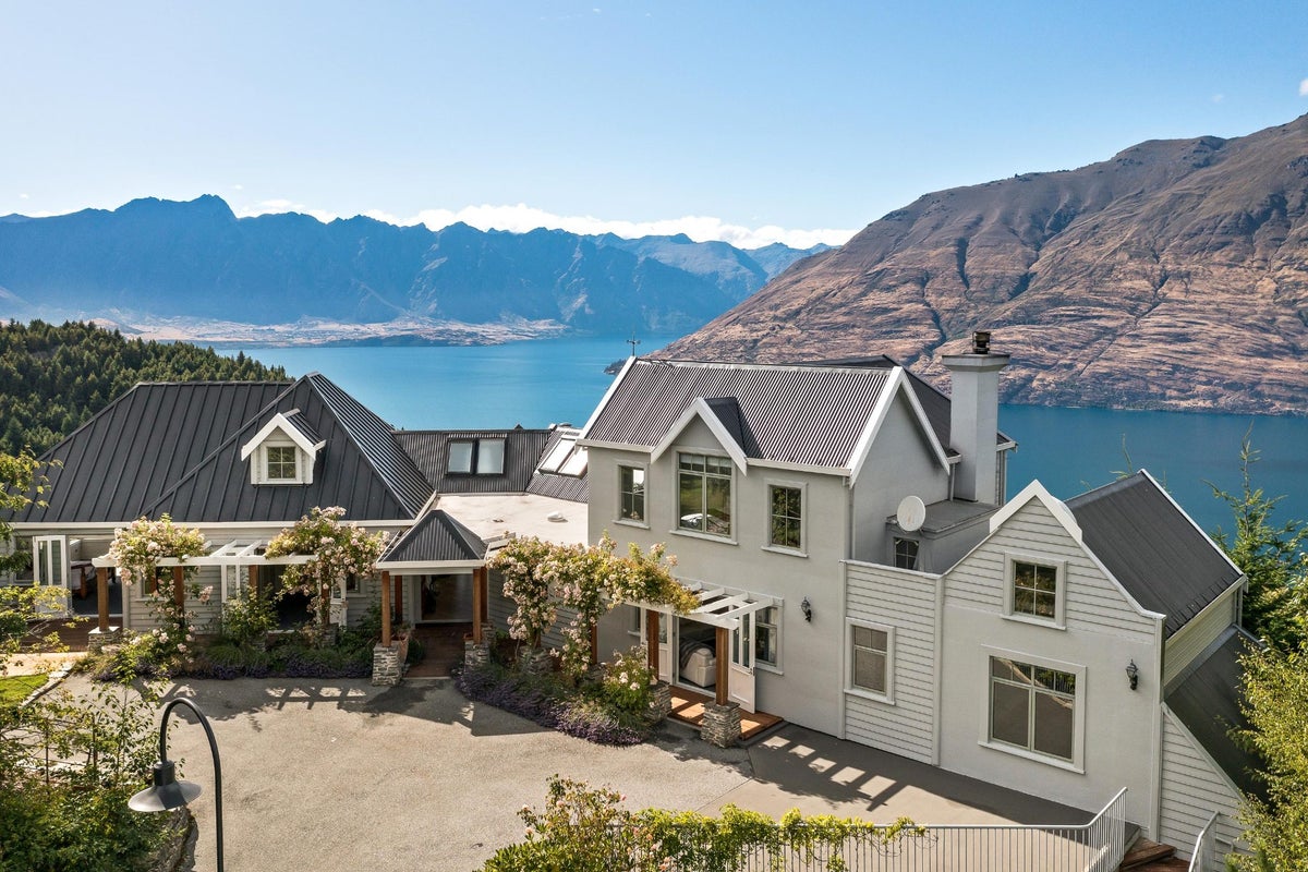 15 Summit Lane, Ben Lomond, Queenstown - Carousel 1