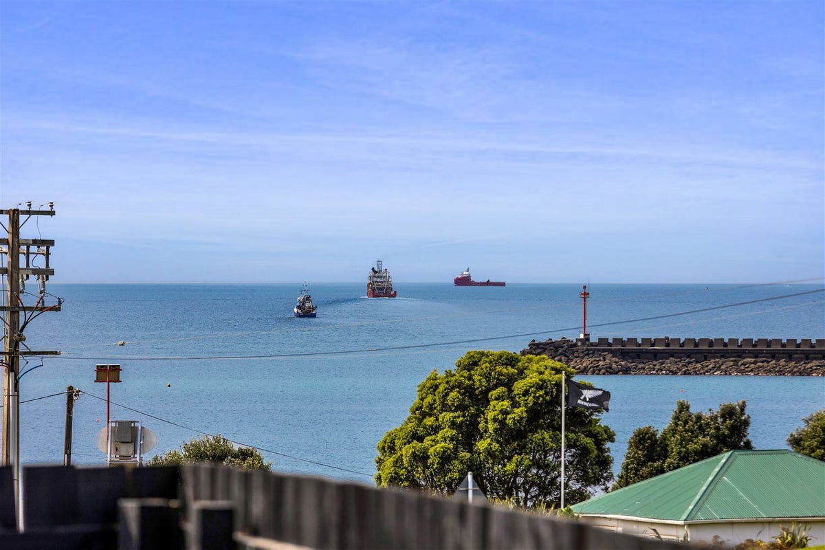 38D Breakwater RD, Moturoa, New Plymouth - Carousel 1