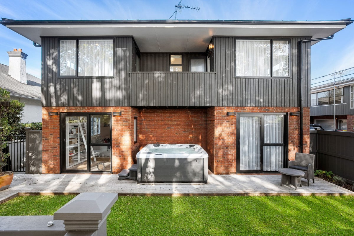 1/32 Empire Road, Epsom, Auckland - Carousel 24