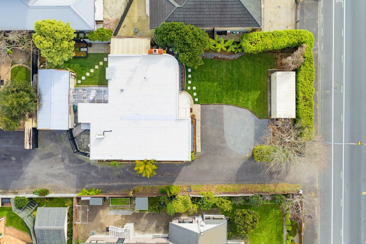 1307 Victoria Street, Beerescourt, Hamilton - Carousel 50