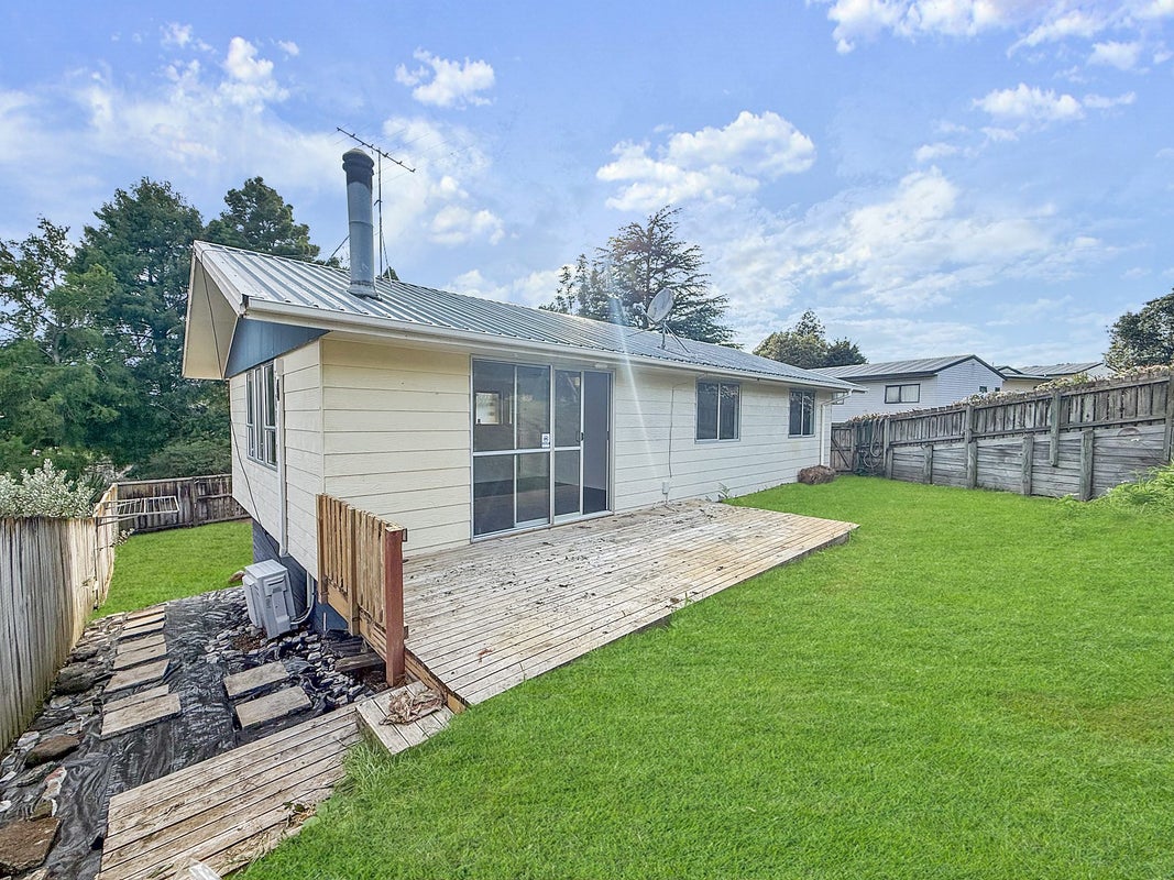 8 Mahoe Glade, Patumahoe, Pukekohe - Carousel 1