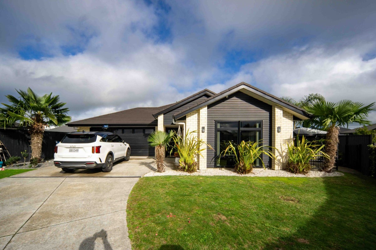 4 Ladeira Place, Fitzroy, Hamilton - Carousel 1