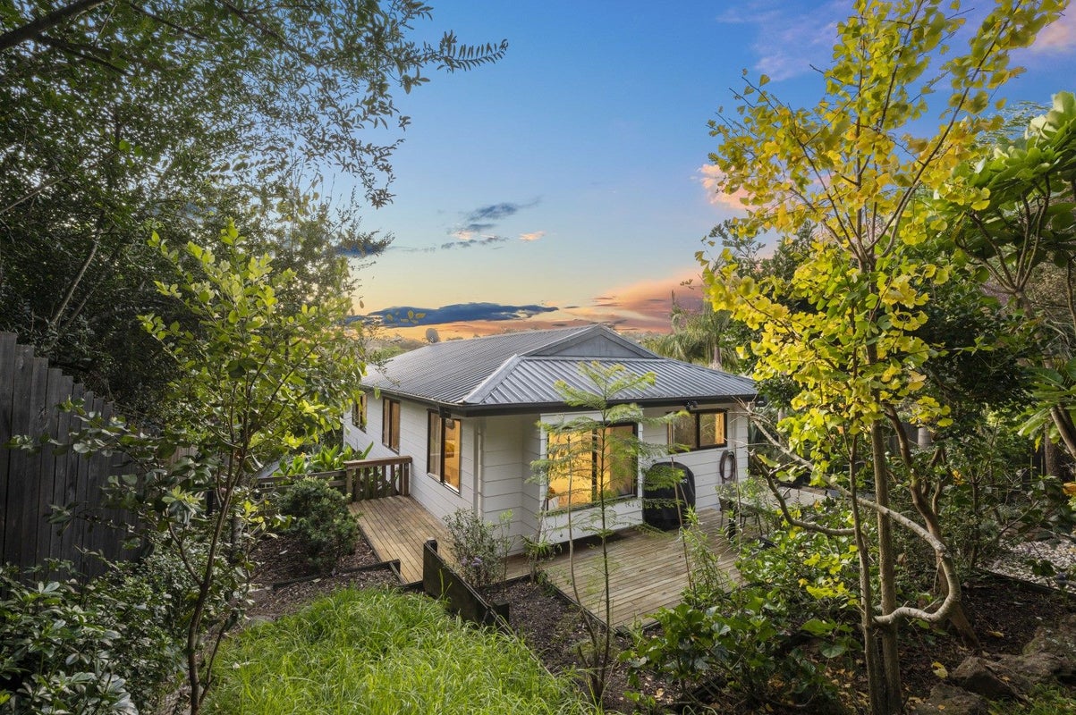 34 Ocean Road, Surfdale, Waiheke Island - Carousel 1