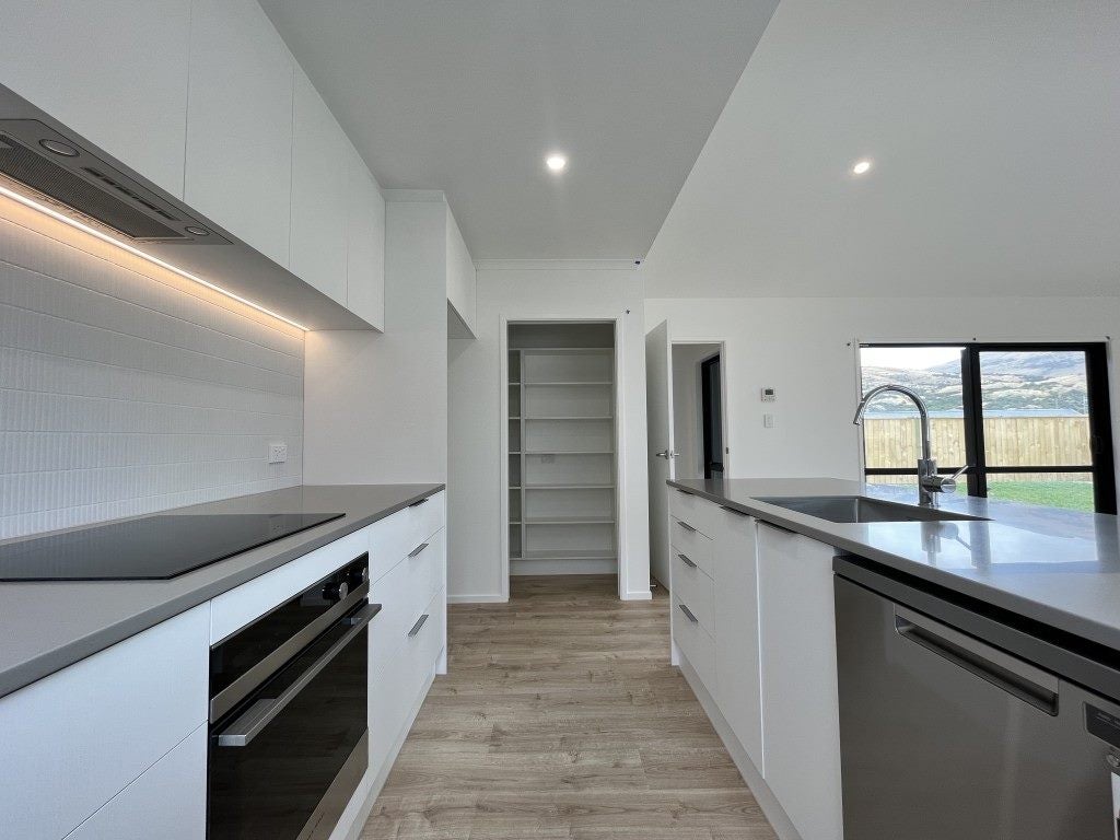 8 Barn Road, Jacks Point, Queenstown - Carousel 1