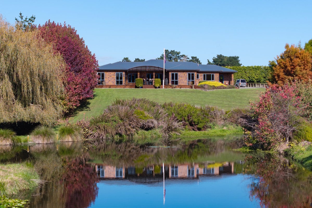 25 Twin Peaks Grove, Koputaroa, Levin - Carousel 1