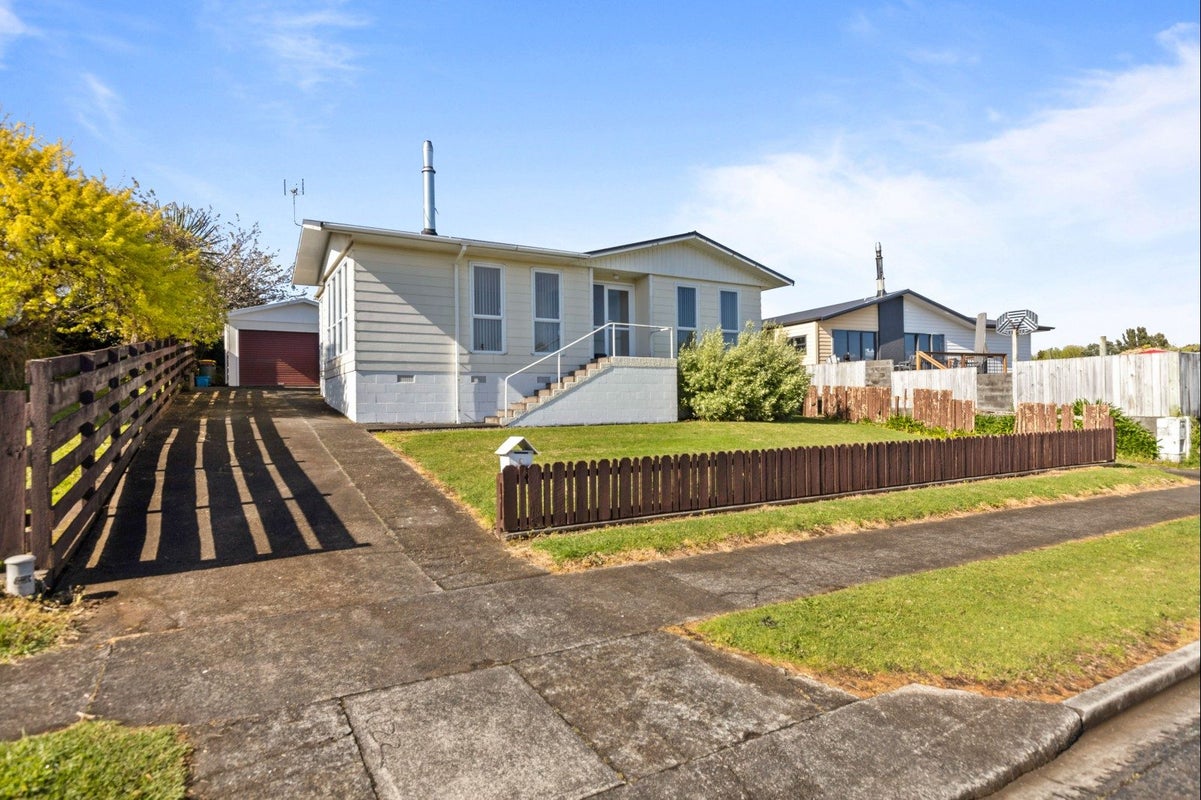 8 Oleander Place, Bell Block, New Plymouth - Carousel 1