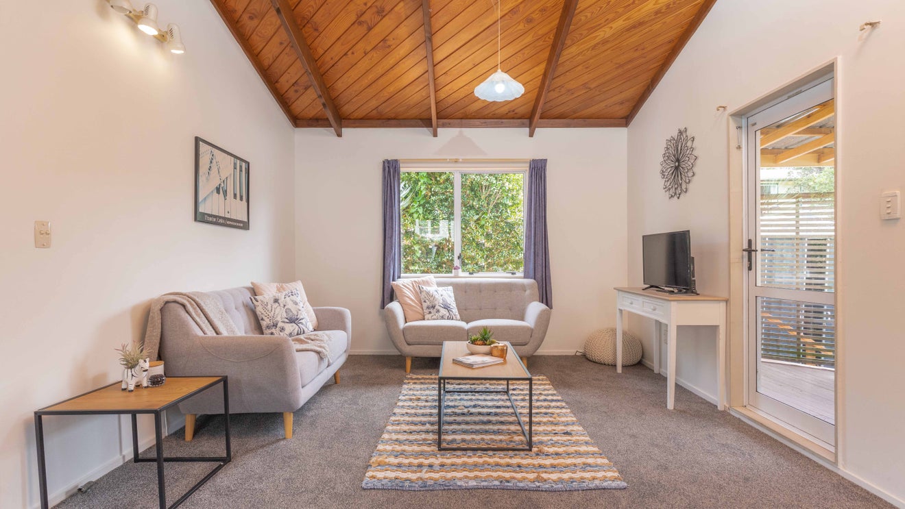 48A Collins Avenue, Tawa, Wellington - Carousel 2