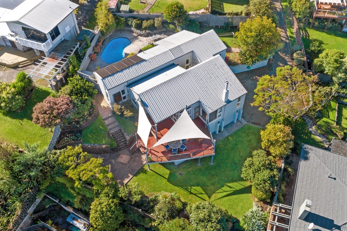 11 Hillary Heights, Whataupoko, Gisborne - Carousel 27