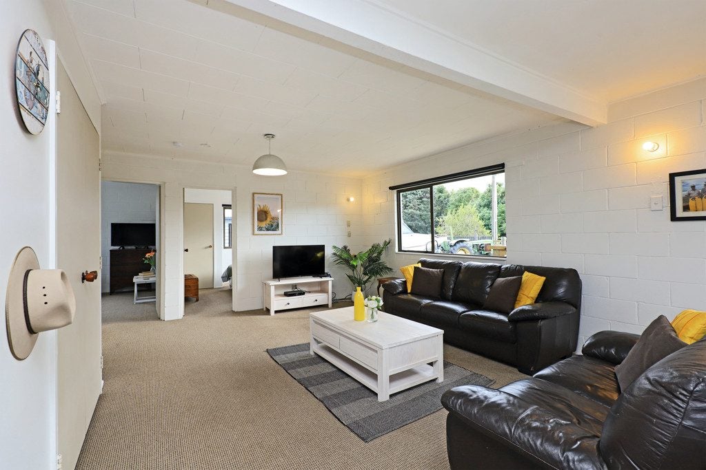 20 Gillies Crescent, Waimarama, Havelock North - Carousel 2