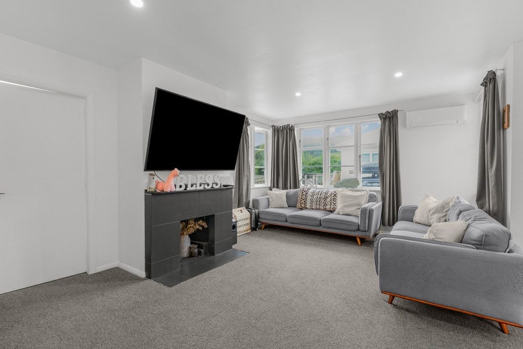 9 Hay Street, Naenae, Lower Hutt - Carousel 2