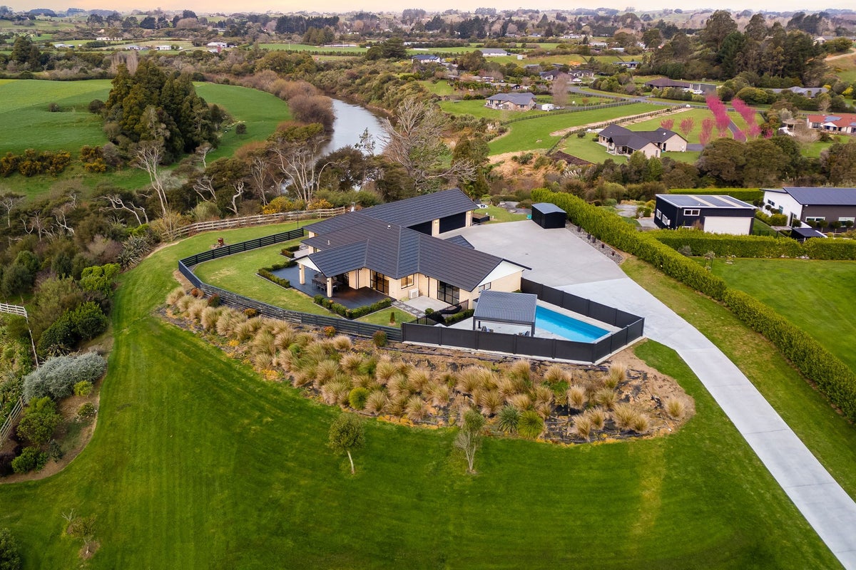20 Miriama Way, Whatawhata, Hamilton - Carousel 1