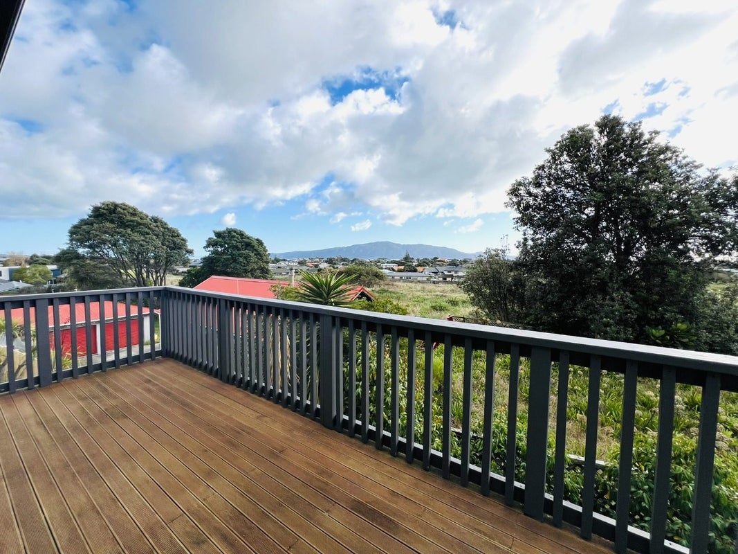 69 Queens Road, Waikanae Beach, Waikanae - Carousel 1