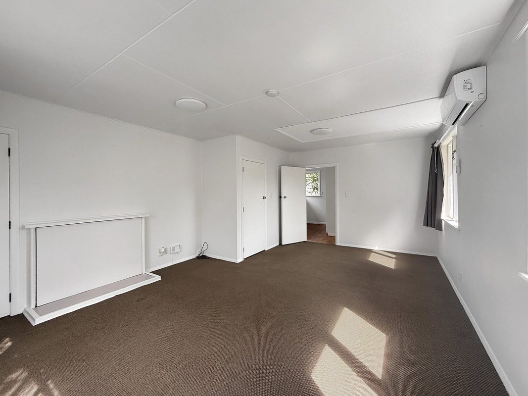 14 Durham Street, Cannons Creek, Porirua - Carousel 2
