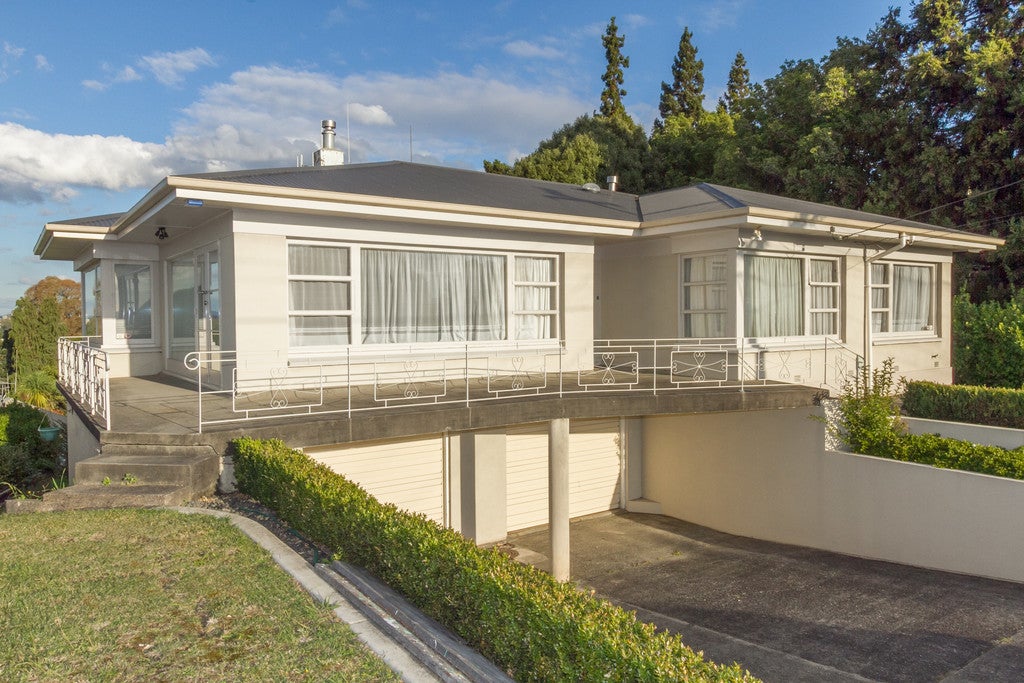 77 Forest Lake Road, Forest Lake, Hamilton - Carousel 1