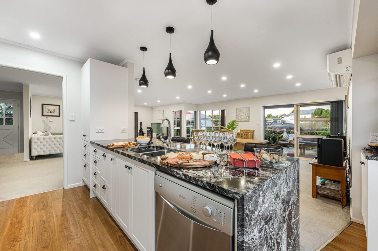 30 Booralee Avenue, Botany Downs, Auckland - Carousel 2