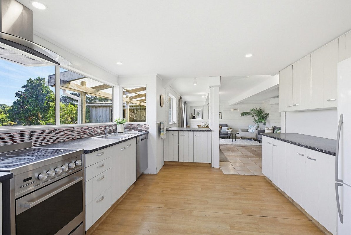 13 Downes Street, Titahi Bay, Porirua - Carousel 2