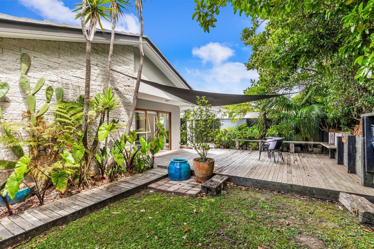 211 Glamorgan Drive, Torbay, Auckland - Carousel 2