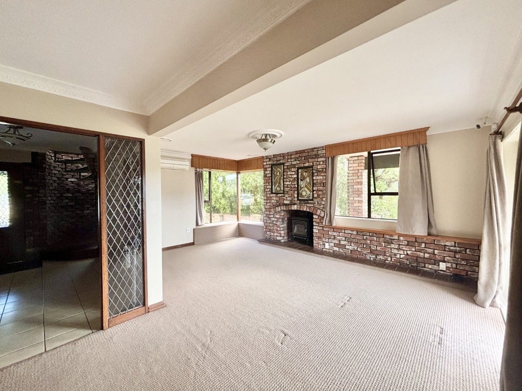 1 Hobbit Lane, Pinehaven, Upper Hutt - Carousel 2