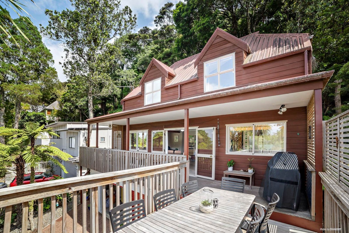 24 Pluto Place, Beach Haven, Auckland - Carousel 2