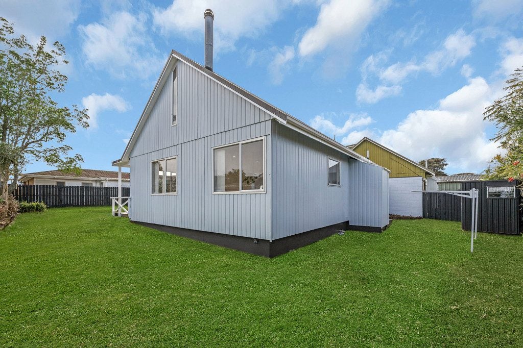 11B Honey Place, Weymouth, Auckland - Carousel 11