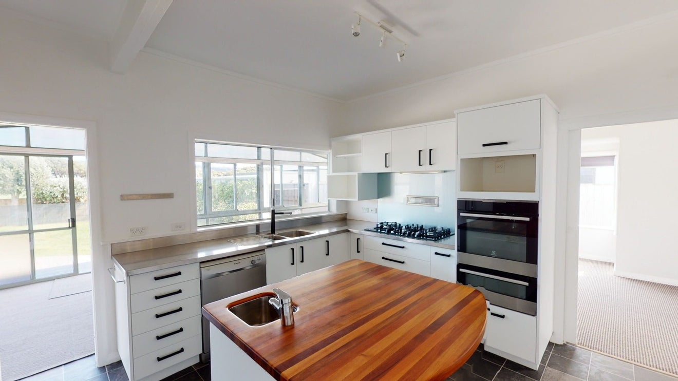 30 Strathmore Avenue, Strathmore Park, Wellington - Carousel 1